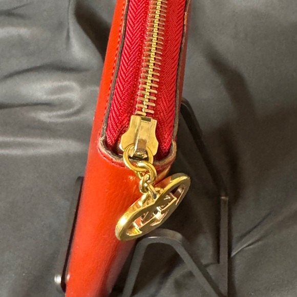 Gucci Red Leather Zippy with Gold Heart Charm Wallet - Picture 5 of 14